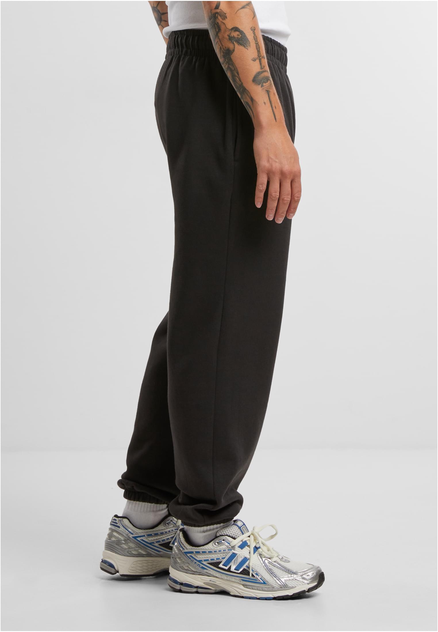 Urban Classics Essential Sweatpants - Black